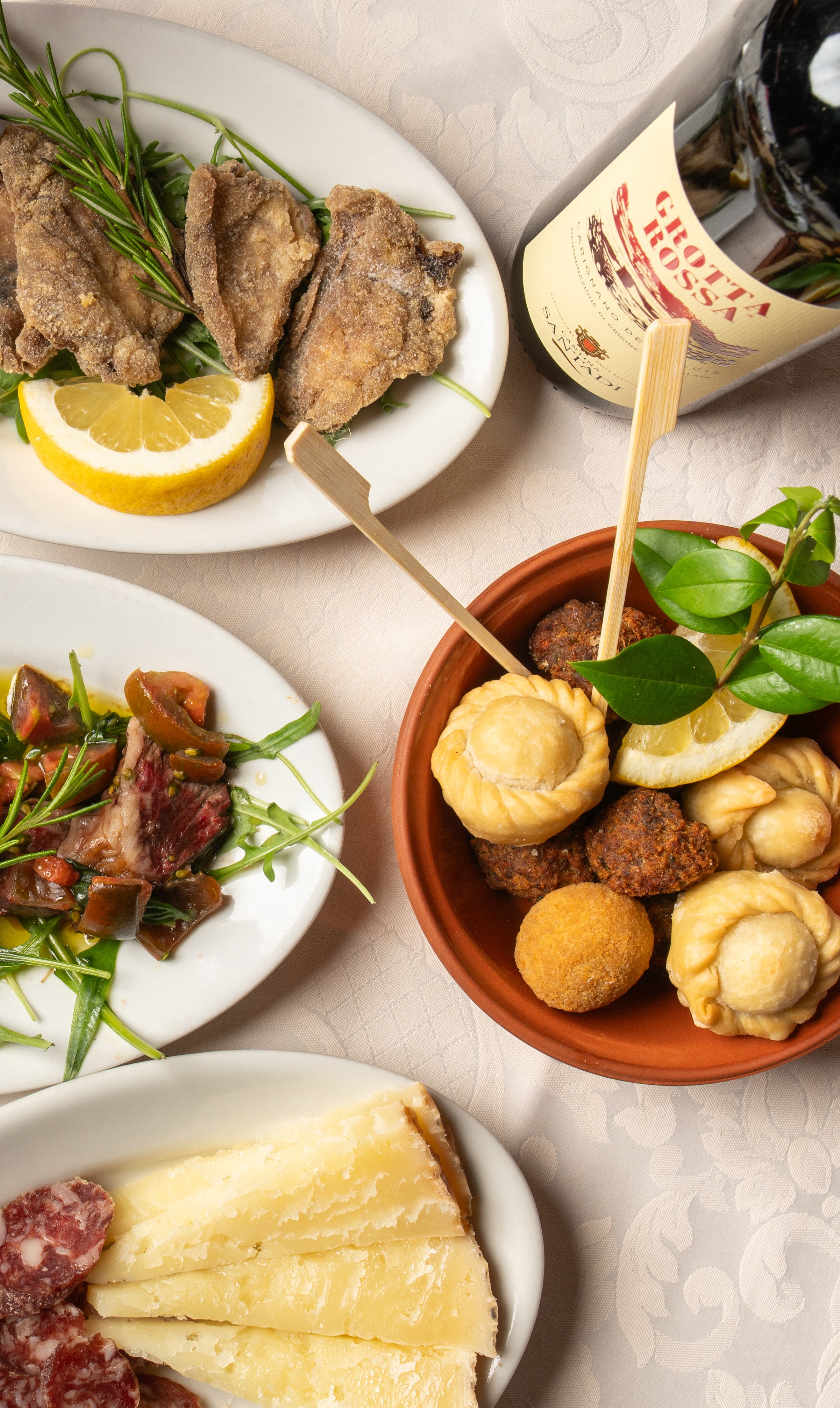 Piatti tipici sardi del ristorante I Quattro Mori - Dettaglio tavola